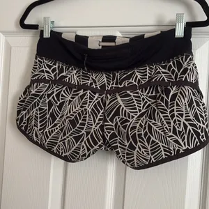 Lululemon Speed Up Shorts 3” Inseam Black White Palm Leaves Size 4 Shorts thumbnail 4