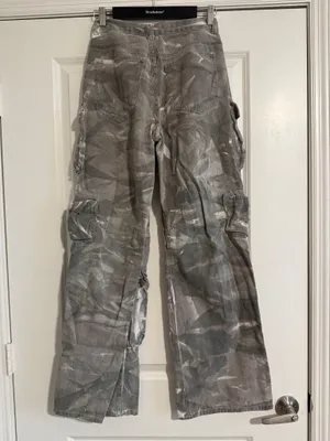 Forever 21 Camo Cargo Pants thumbnail 4