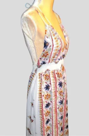Selfie Leslie floral halter maxi dress! thumbnail 9