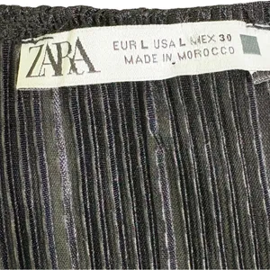 ⭐️ZARA Black Ruffle Pleated Top thumbnail 5