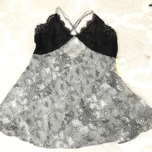Victoria’s Secret Intimate Lingerie Collection M Lace Slip thumbnail 2