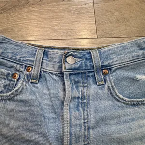 Levi's Premium Ribcage Shorts Light Wash High Rise Denim‎ Cut Off Blue Womens 24 thumbnail 2