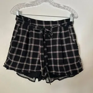 American Eagle Plaid Pull-On Shorts Black Pink Checkered Size M thumbnail 2