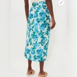 Tuckernuck Kennedy Midi Skirt M Hydrangea Floral Water’s Edge NWT thumbnail 6