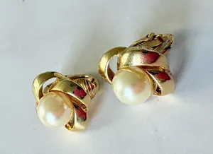 Vintage Dainty Gold Tone Faux Pearl Clip-on Costume Earrings thumbnail 6