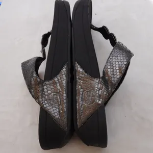 FitFlop Sandals Women Size 8 Black Snakeskin Crystal Microwobbleboard Thong thumbnail 2