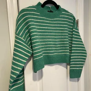 NWT Tilly’s Love Tree Size L Oversized Cropped Green Striped Pullover Sweater thumbnail 3