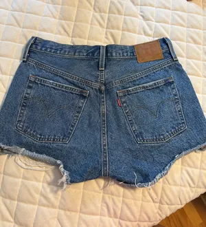 Levi’s Shorts 501 Denim Women’s size large thumbnail 4