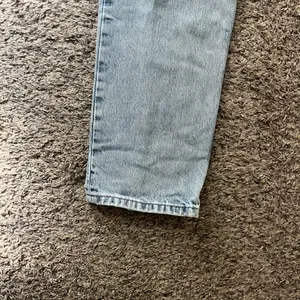 Mid wash denim Levi’s low pros straight jeans thumbnail 4