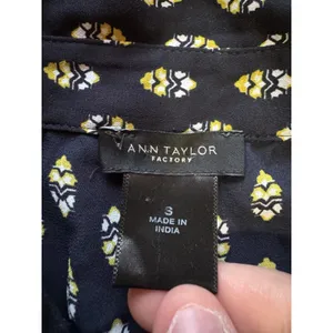 Ann Taylor‎ Factory Women Size Small Long Sleeve Button Down Blouse Polyester thumbnail 3