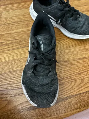 Black Nike Sneakers Size 7.5 thumbnail 3
