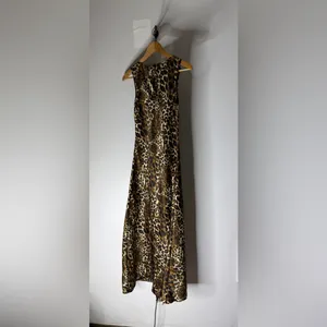 Francesca’s Leopard Print Sleeveless Maxi A Line‎ Dress Satin Size Small thumbnail 2