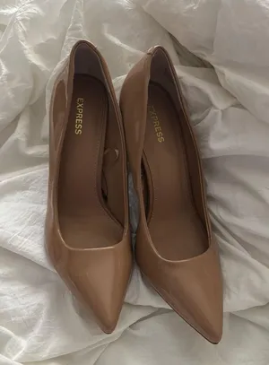 EXPRESS Heels thumbnail 1
