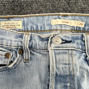 Levi’s Premium Wedgie Straight Ankle Jeans Women’s 26 Light Wash 26 Inseam thumbnail 13