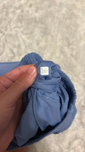 Lululemon Shorts hotty hot 2.5 high rise  thumbnail 4