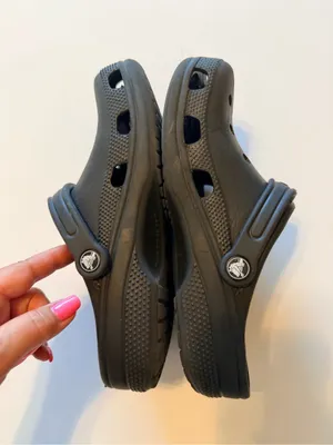Crocs clogs perforated lightweight black, unisex, size 8 Women's/6 Men's thumbnail 11