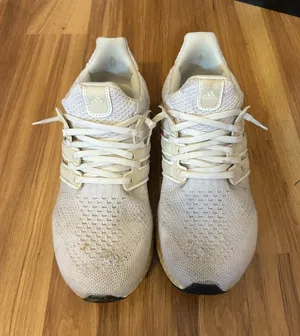 White Adidas Ultraboost thumbnail 1