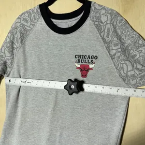 Vintage Chicago Bulls NBA‎ Woman's Medium Crewneck Sweatshirt Gray Black Graphic thumbnail 5
