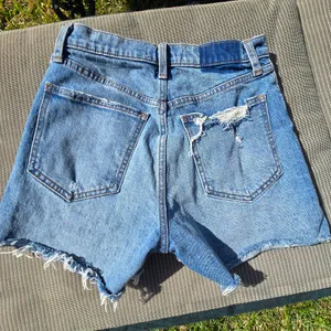 Abercrombie High Rise 4" Short Jean Shorts 2/26 Distressed Denim Cut Off thumbnail 6