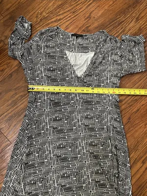 Black & White Geometric Wrap Dress - Women thumbnail 9