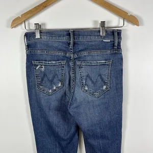 Mother The Insider Crop Step Chew Distressed Denim Jeans in Dancing‎ on Coals 24 thumbnail 10