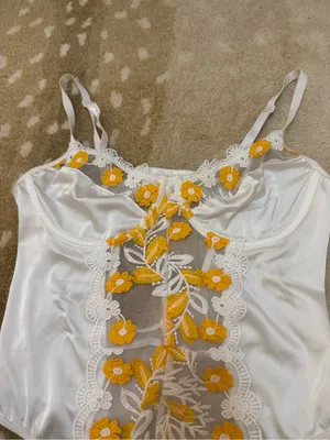 White Satin Floral Embroidered Mesh Snap Bodysuit Yellow Daisy Appliqué size M thumbnail 5