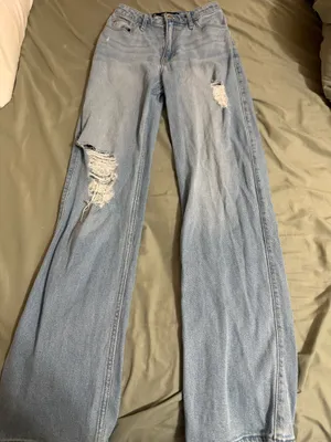 Hollister distressed ultra high rise dad jean 00”T thumbnail 1