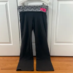 Y2K Victoria’s Secret Pink Flare Leg Leggings in Black and Aztec Print thumbnail 2
