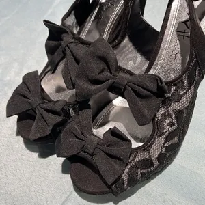 Velvet Heart Nude under lace‎ peep to lace bow heels Size 8 B41 thumbnail 4