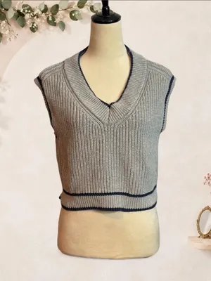 Abercrombie & Fitch Gray Navy Trim Cropped Ribbed V-Neck Sweater Vest Small thumbnail 3