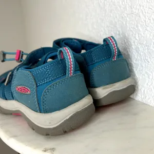 Keen Newport H2 Deep Lagoon Blue Pink Womens Size 5 thumbnail 4