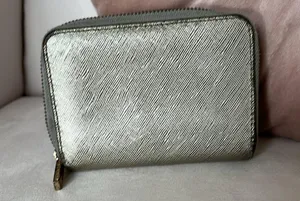 Tory Burch wallet flaws noted and minor stains. thumbnail 4