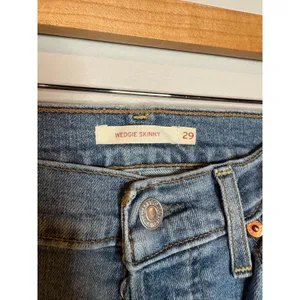 Levi's distressed Wedgie Skinny jeans thumbnail 5