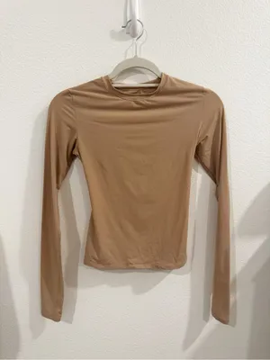 Skims Fits Everybody Long Sleeve T-shirt in Clay Beige Size XS thumbnail 2