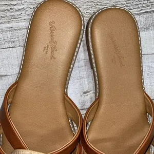 Universal Threads slide on sandals size 6 thumbnail 3