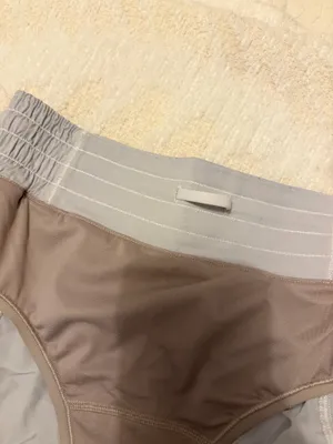 White Lululemon Hotty Hot 2.5" Low-Rise Shorts thumbnail 3