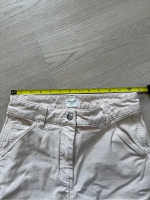 Aritzia Straight-Leg Cargo Carpenter Utility Pants in Cream Minimalist Casual thumbnail 4