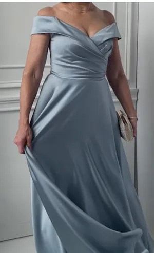 Blue gown Size 16W thumbnail 1