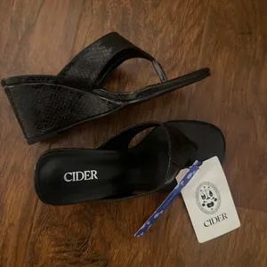 Cider brown leather wedge chunky thong sandals  thumbnail 5