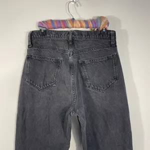 Arizona Jeans Womens Size 7 Highest Rise Mom Jeans Faded Black Denim Pockets thumbnail 4