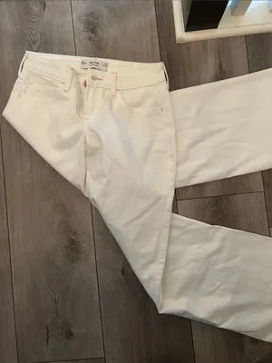 Cutest Womens Hollister Low-Rise Baggy Jeans in White thumbnail 7