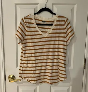 Old Navy Tshirt thumbnail 1