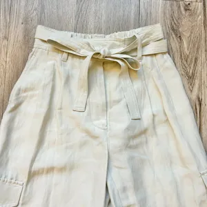 Aritzia Wilfred Kafka Linen High Rise Cargo Coastal Pants in Sand Cream Size 0 thumbnail 3