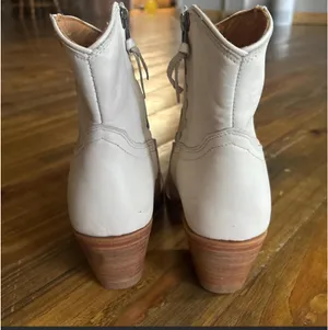 Tecovas White Size 7.5 thumbnail 3