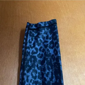 Zyia Active Stone Leopard Scrunchy Light n Luxe Leggings Size 8-10 Workout thumbnail 5