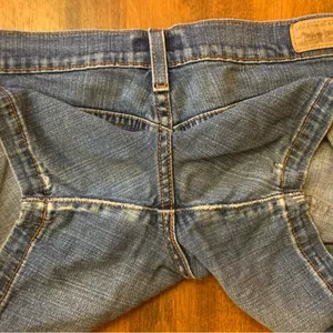 Levi’s 515 shorts size 8 Light blue wash some stretch detailed front pockets thumbnail 5