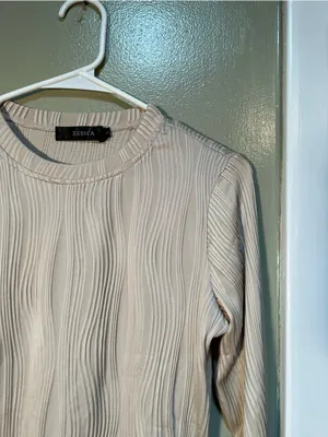 Zesica Women's Size Small Long Sleeve Top Crewneck Beige Ribbed Textured Stretch thumbnail 7