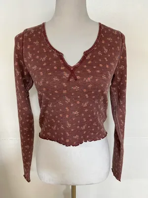 American Eagle Maroon Cropped Floral Long Sleeve thumbnail 1