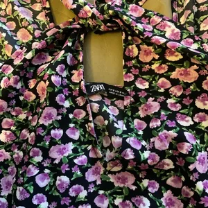 ZARA Floral Print Twist Halter Top Black Pink Cutout Back size small thumbnail 6