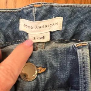 Good American Good Waist Crop Raw Edge Skinny Jeans in Blue331 Size‎ 2 = Size 26 thumbnail 7